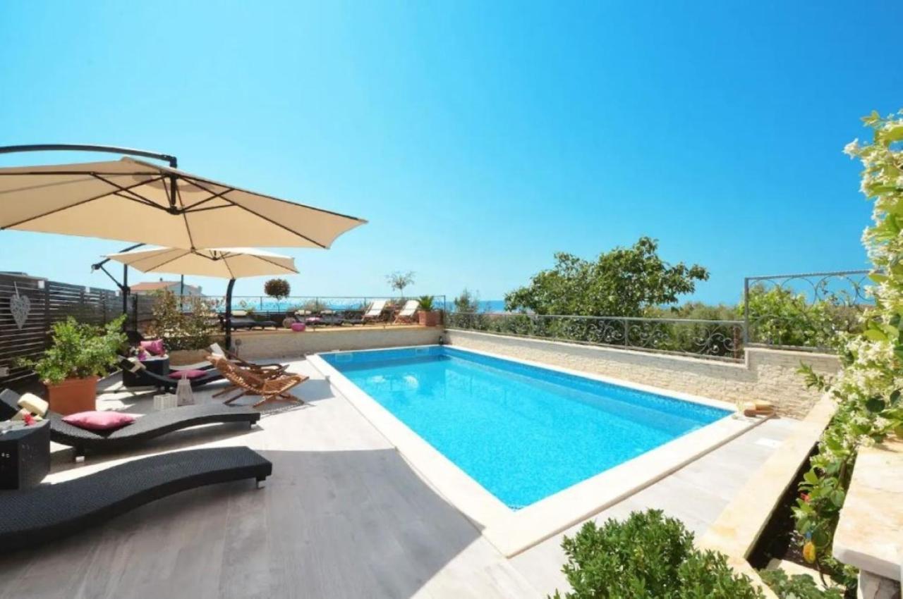 Golden View Villa *
